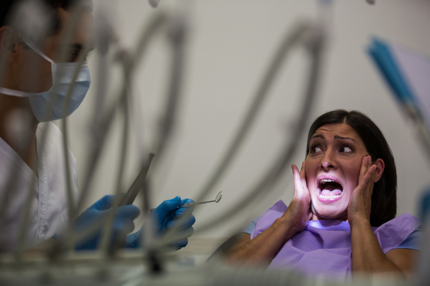 Angst vor Zahnarzt wegen schlechter und fehlender Zähne - Österreichs  Zahnärzte gehen neue Wege für Angstpatienten - implantat.or.at